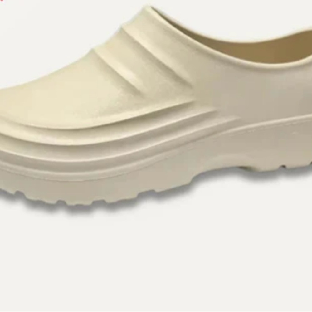 Torrey Cream Clogs/ UNISEX size 38 NWT